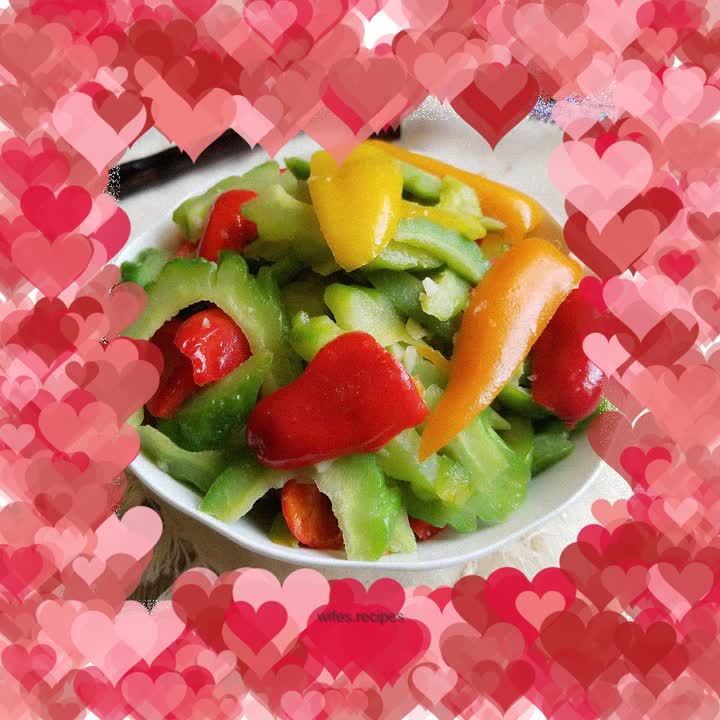 Stir-fried bitter melon with bell pepper