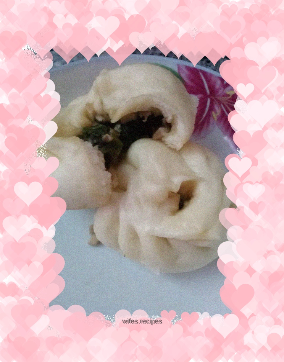 Vegetarian stuffed buns - lettuce and mushroom buns