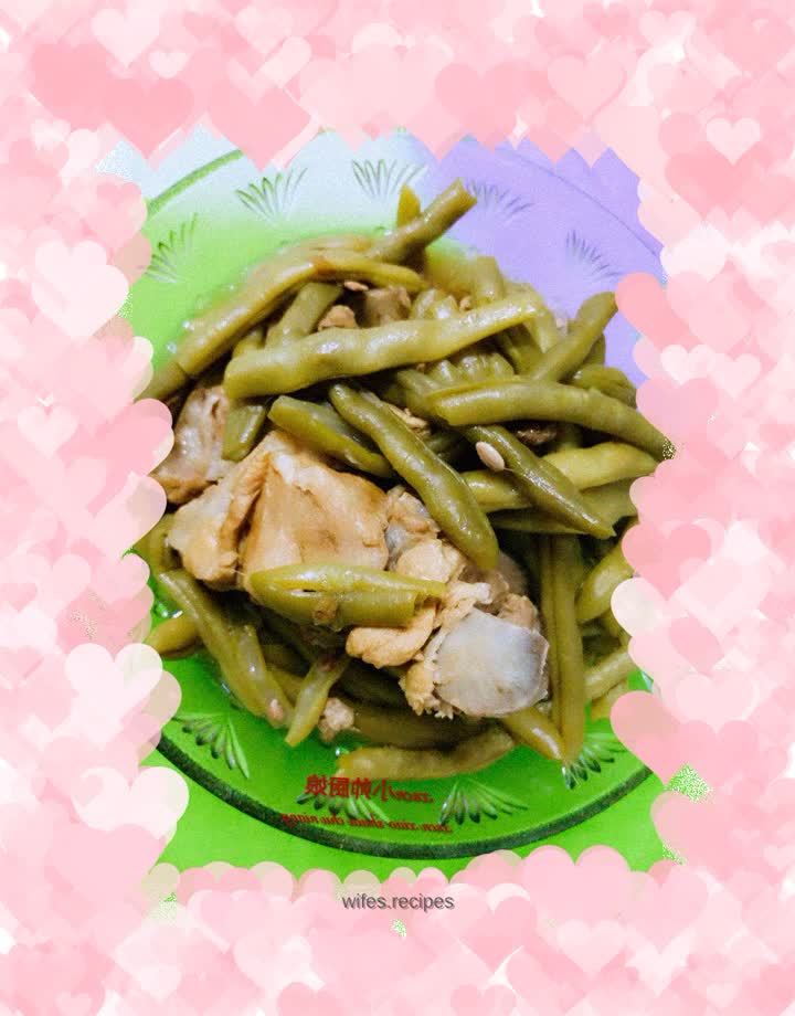 Stewed big bones with green beans in old soup