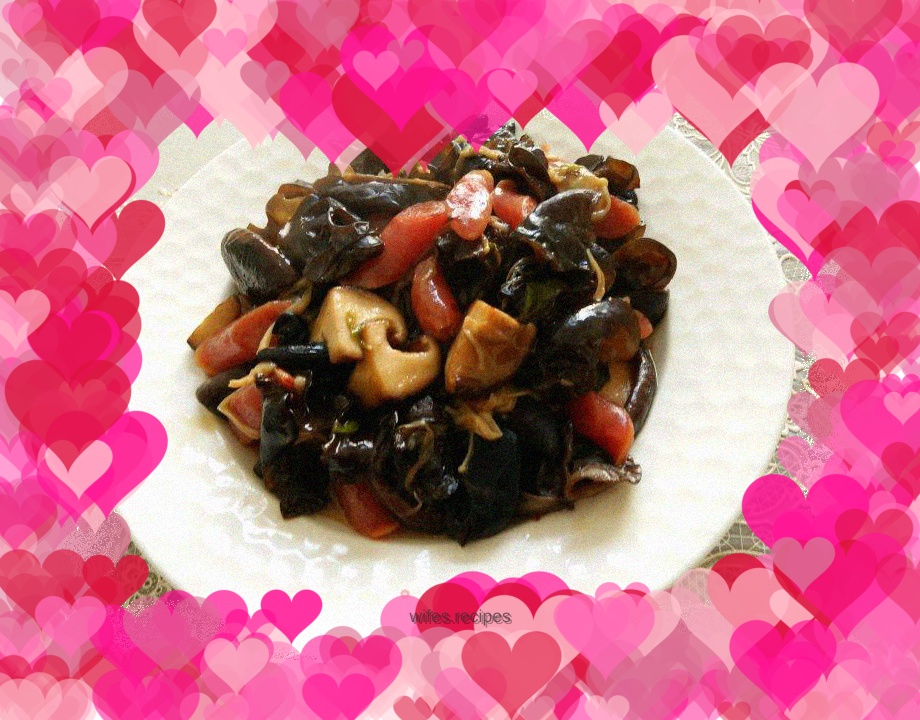 Stir-fried sausage with mixed mushrooms