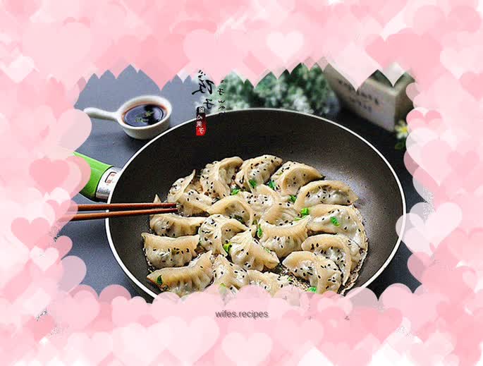 Have a pot of crispy pan-fried dumplings for breakfast