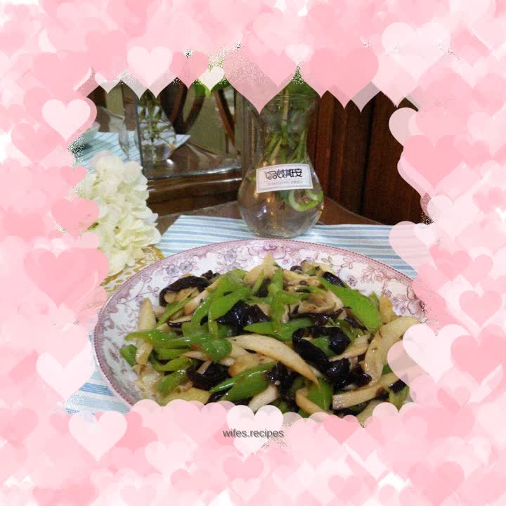 Stir-fried pepper and fungus with king oyster mushroom