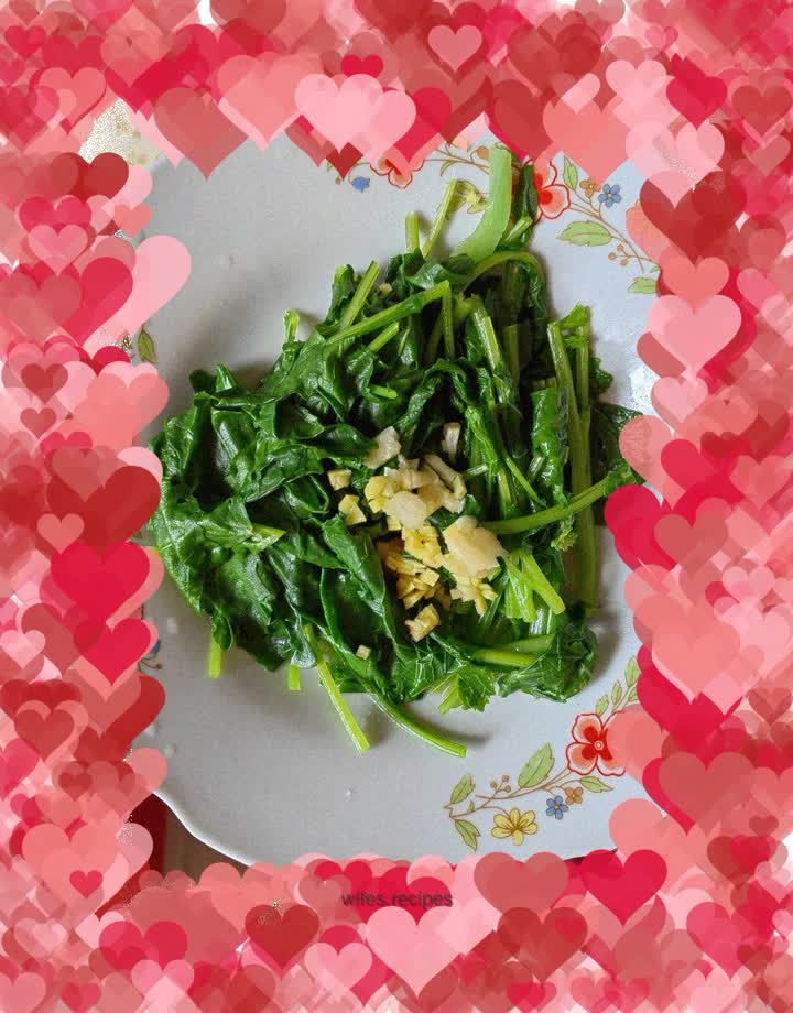 Ginger and garlic mixed with woolen greens