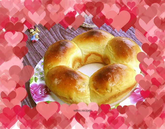 Fresh Milk Raisin Garland Bread