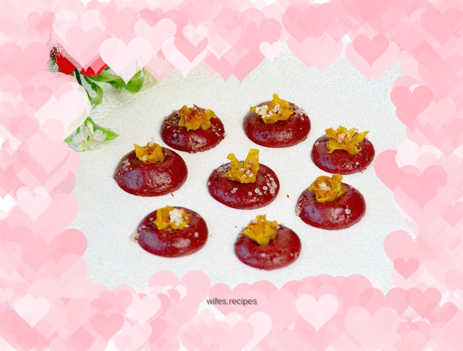 Flower red yeast egg biscuits