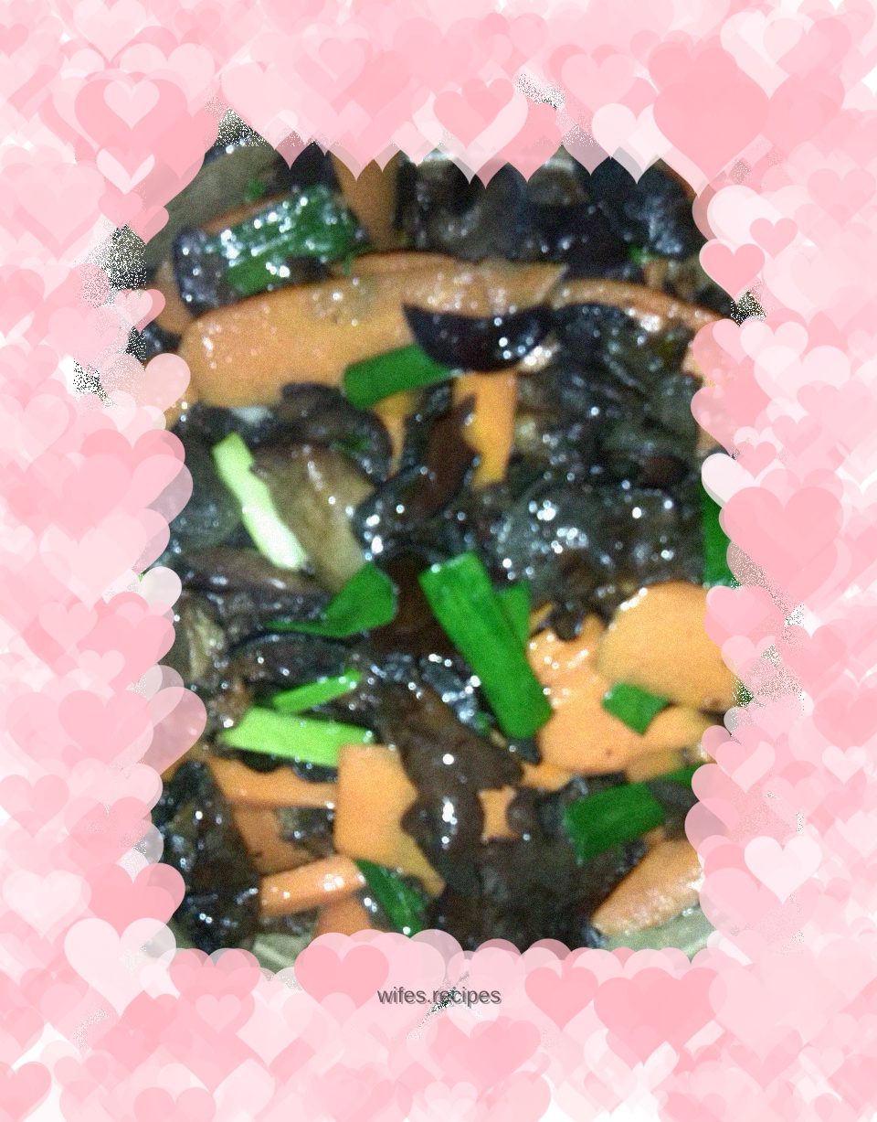 Carrots mixed with black fungus