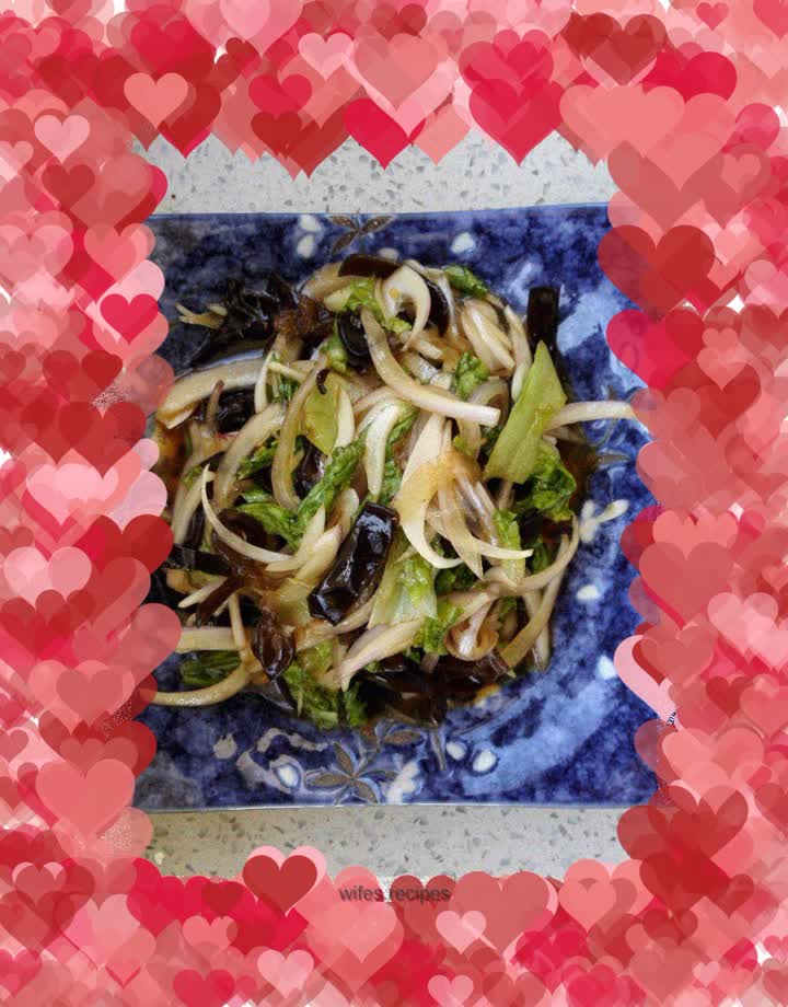 Onion lettuce mixed with fungus