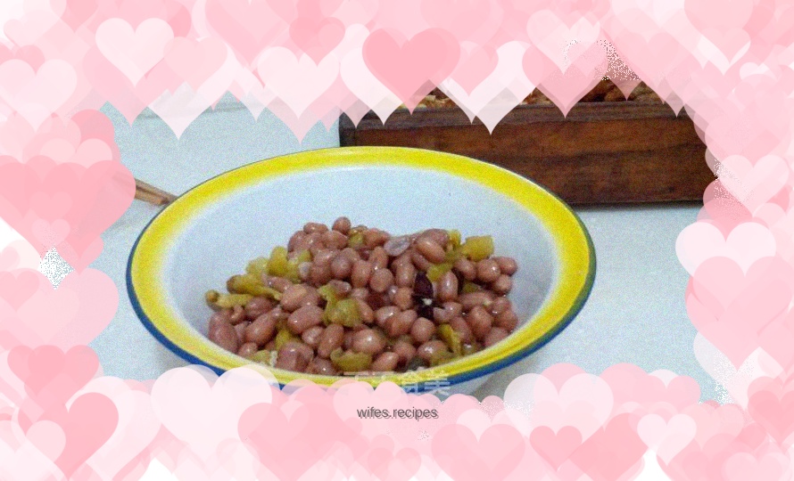 Pickled pepper peanuts