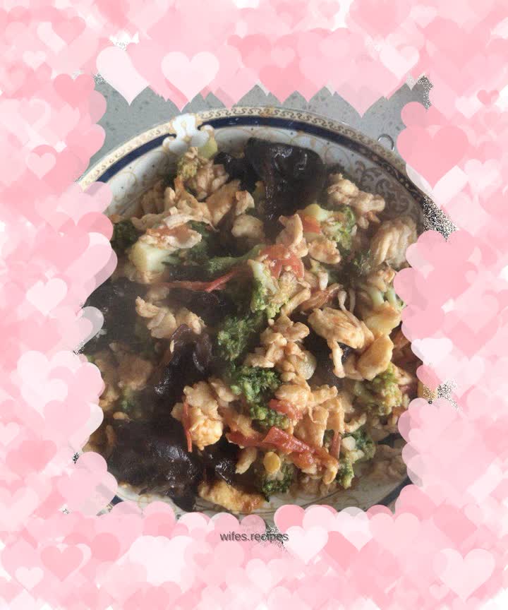 Scrambled eggs with broccoli