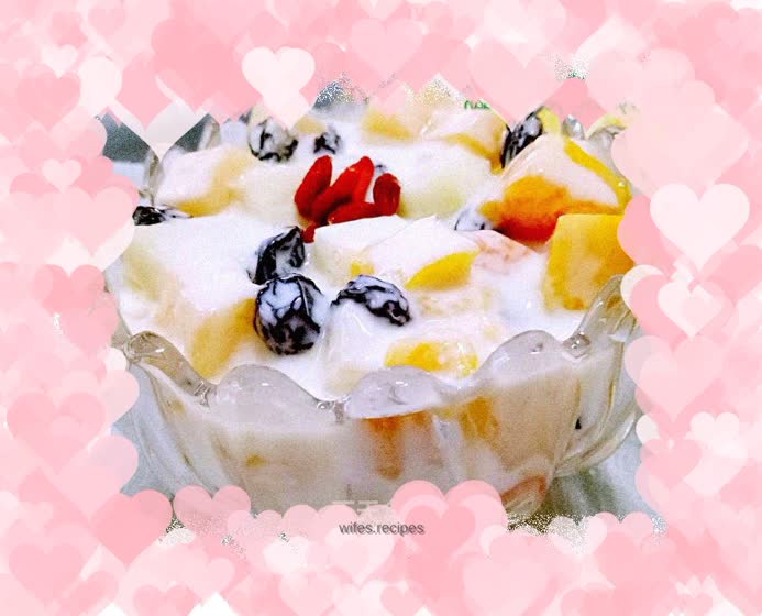 Slimming dinner - yogurt fruit salad