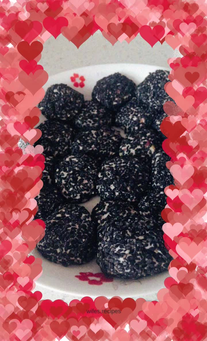 Sesame glutinous rice dumplings with bean paste filling
