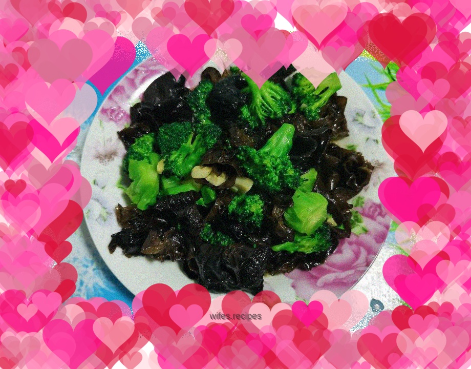 Fried fungus with broccoli