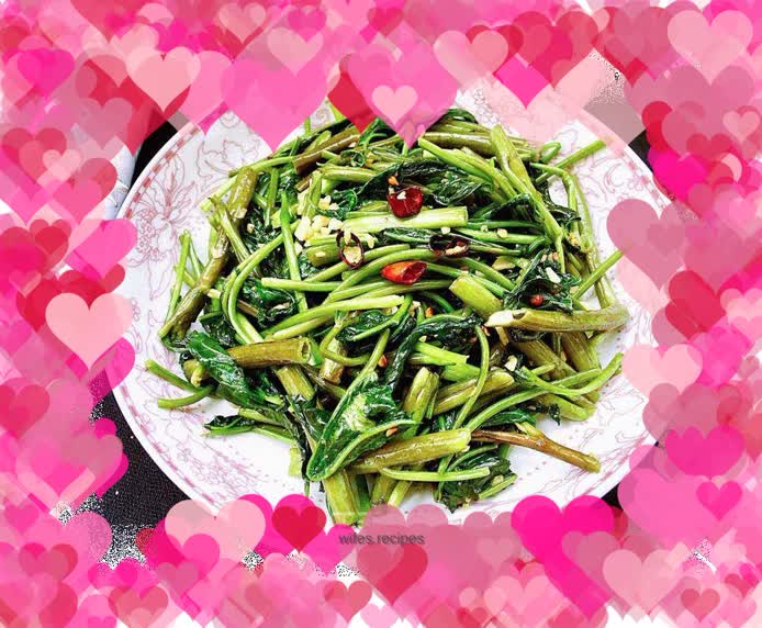 Stir-fried water spinach with minced garlic