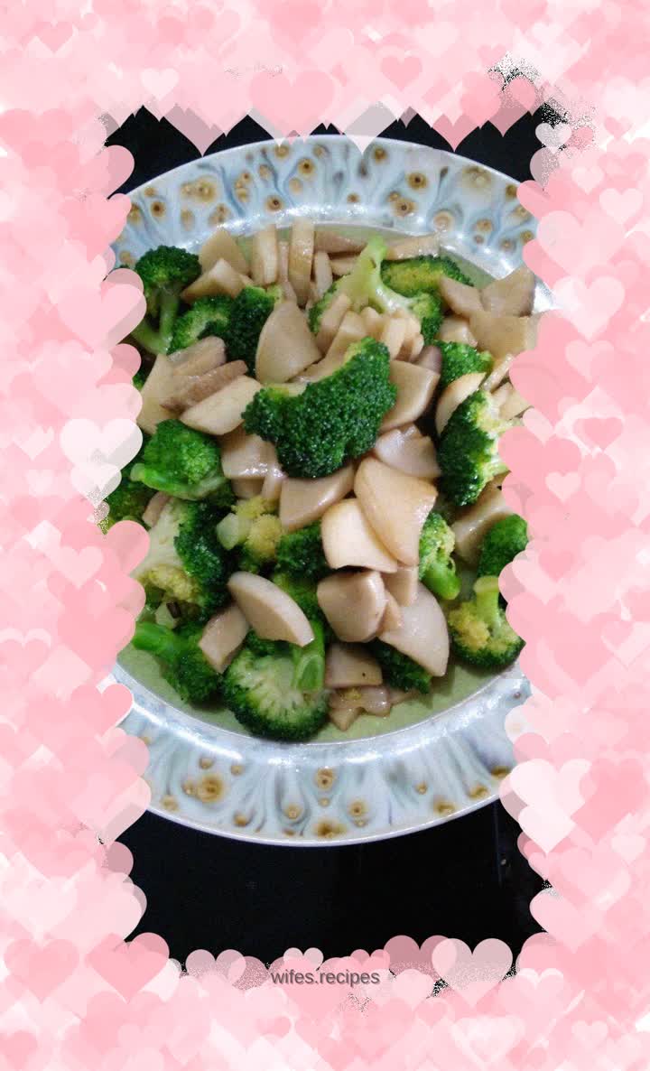 Oil-consuming King Oyster Mushroom and Broccoli