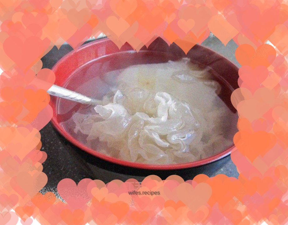 Red dates, lotus seeds, white fungus and autumn pear soup