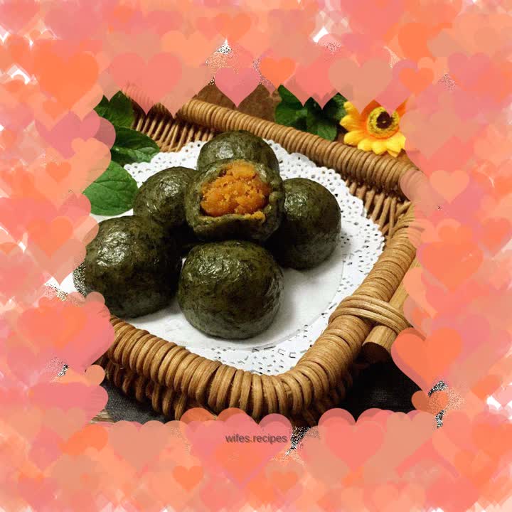 Mugwort, egg yolk, meat floss and green dough