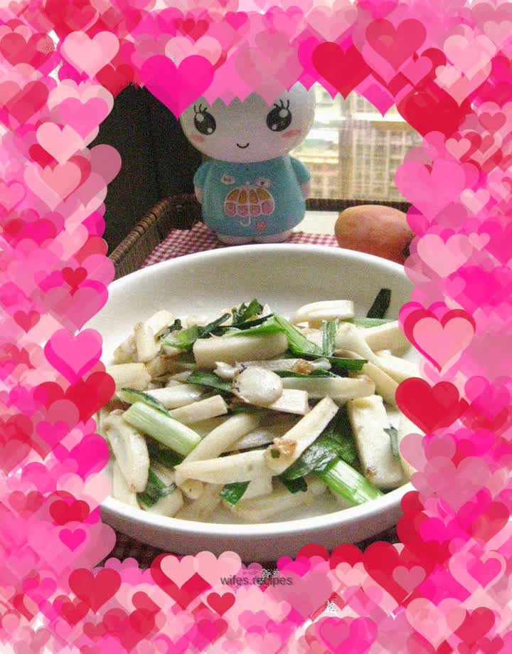 Stir-fried lotus root strips