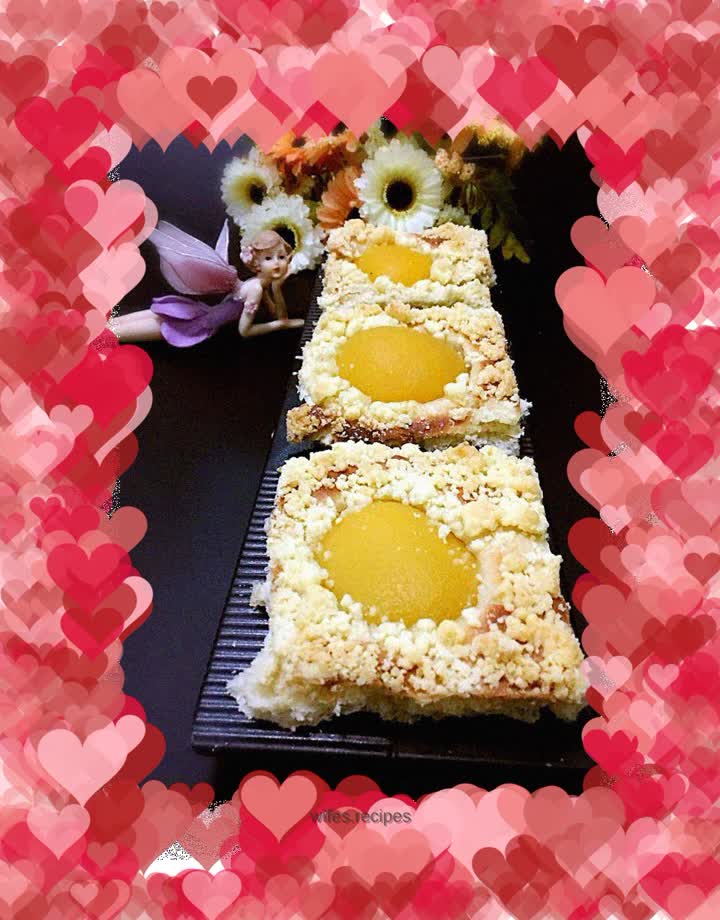 Yellow peach crispy bread