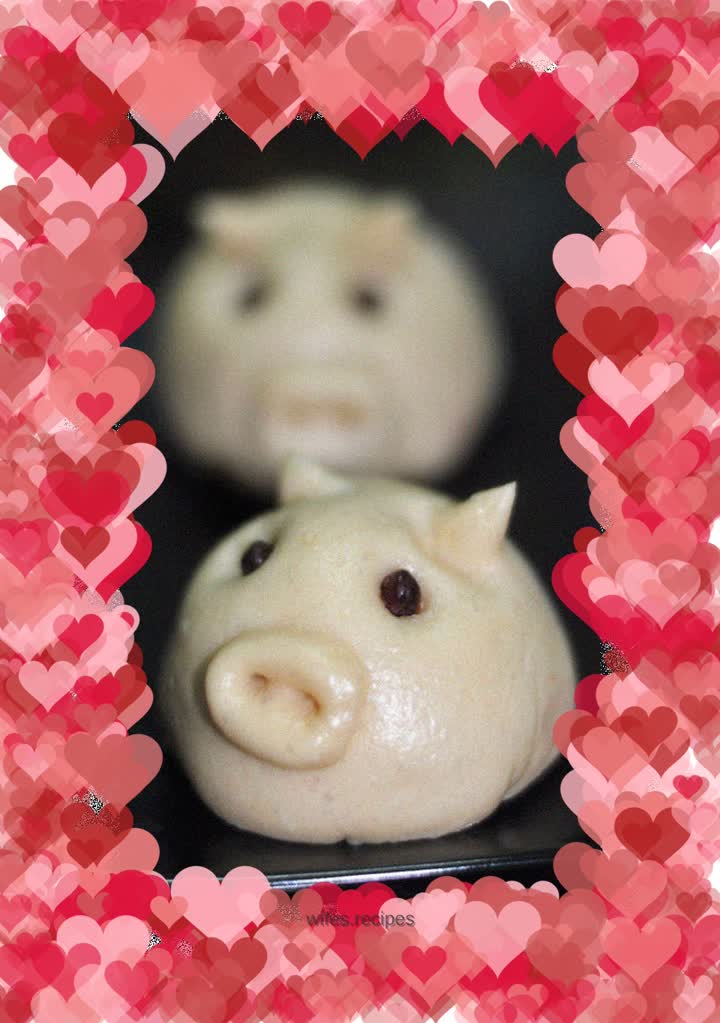 Eat and drink the pig custard buns & purple potato and red bean buns~~~~~~~~