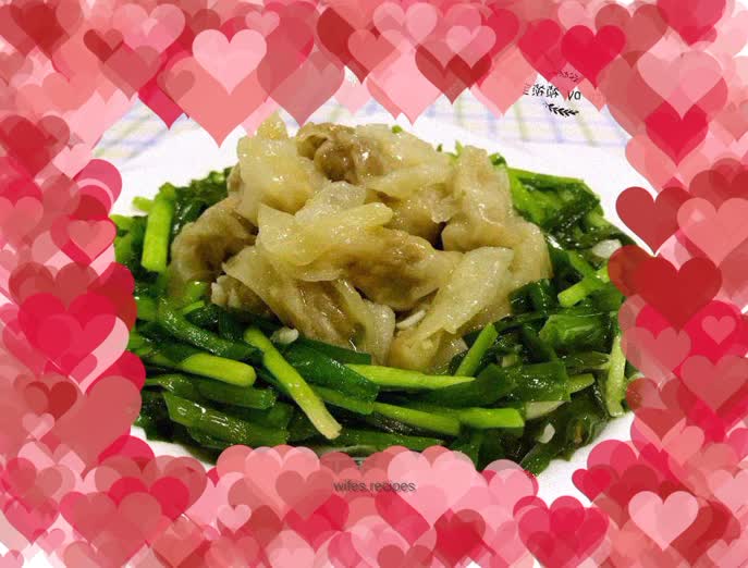 Stir-fried pork swallow with leeks