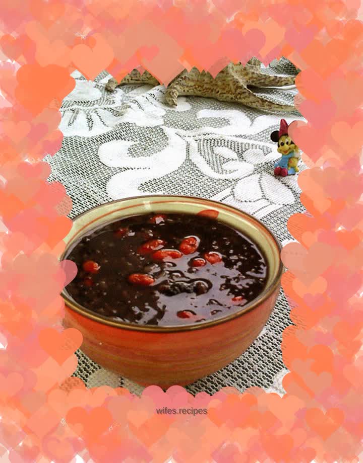 Glutinous rice porridge with mulberry and wolfberry