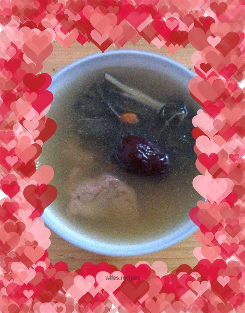 Dried vegetable and pork bone soup