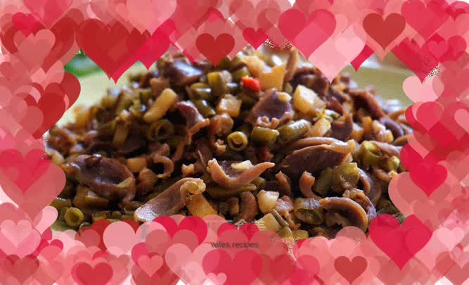 Stir-fried chicken gizzards with pickled beans