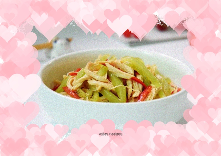 Lettuce mixed with shredded chicken