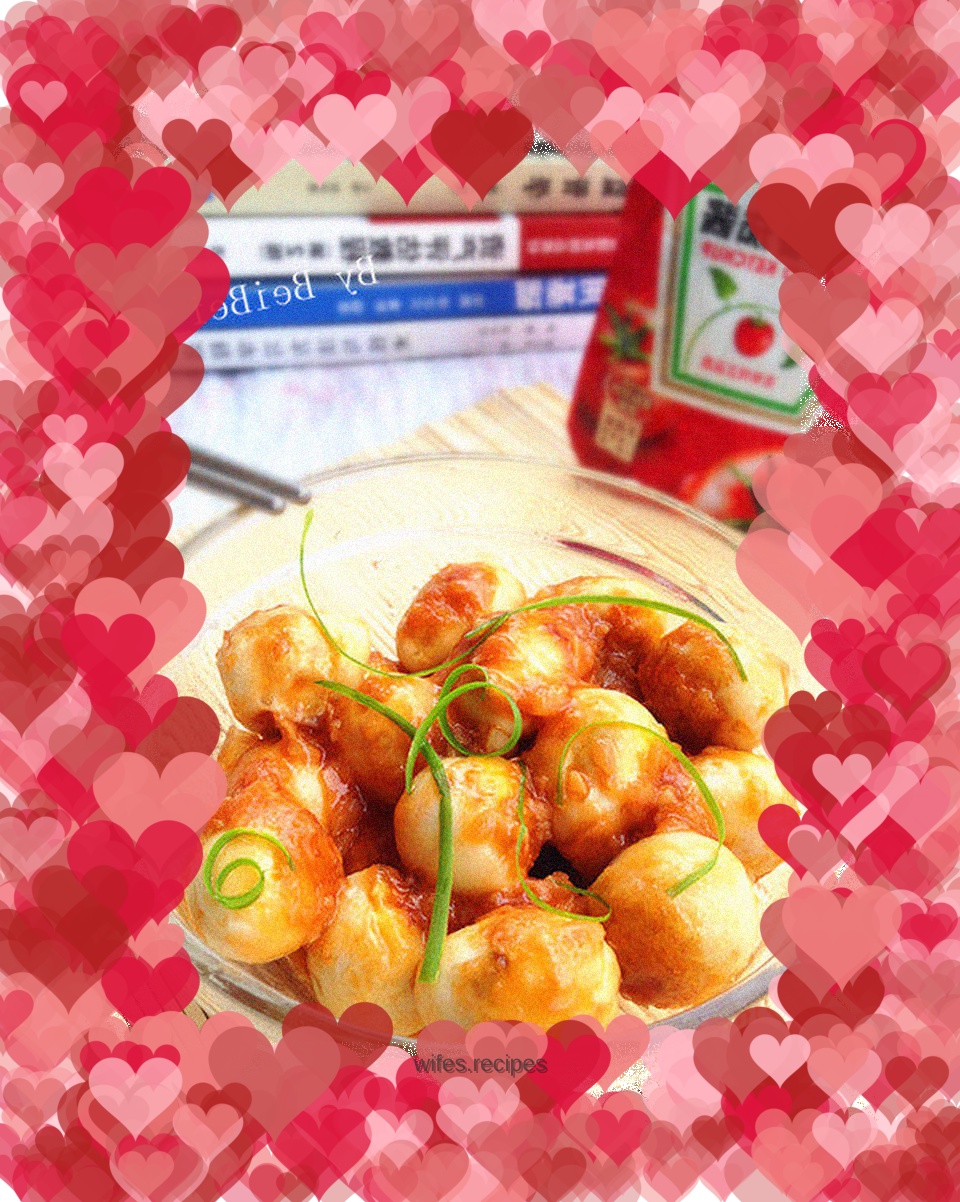 Quail eggs with tomato sauce