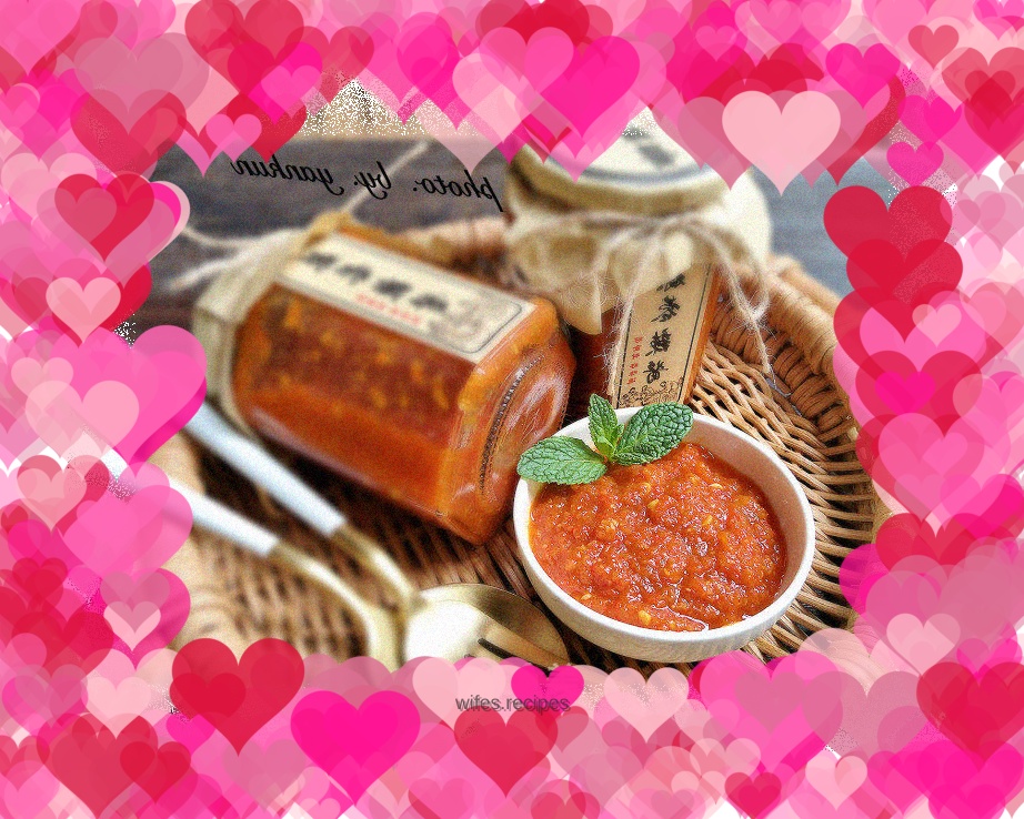 Homemade garlic chili sauce