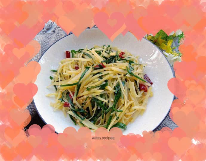 Stir-fried shredded potatoes with leeks