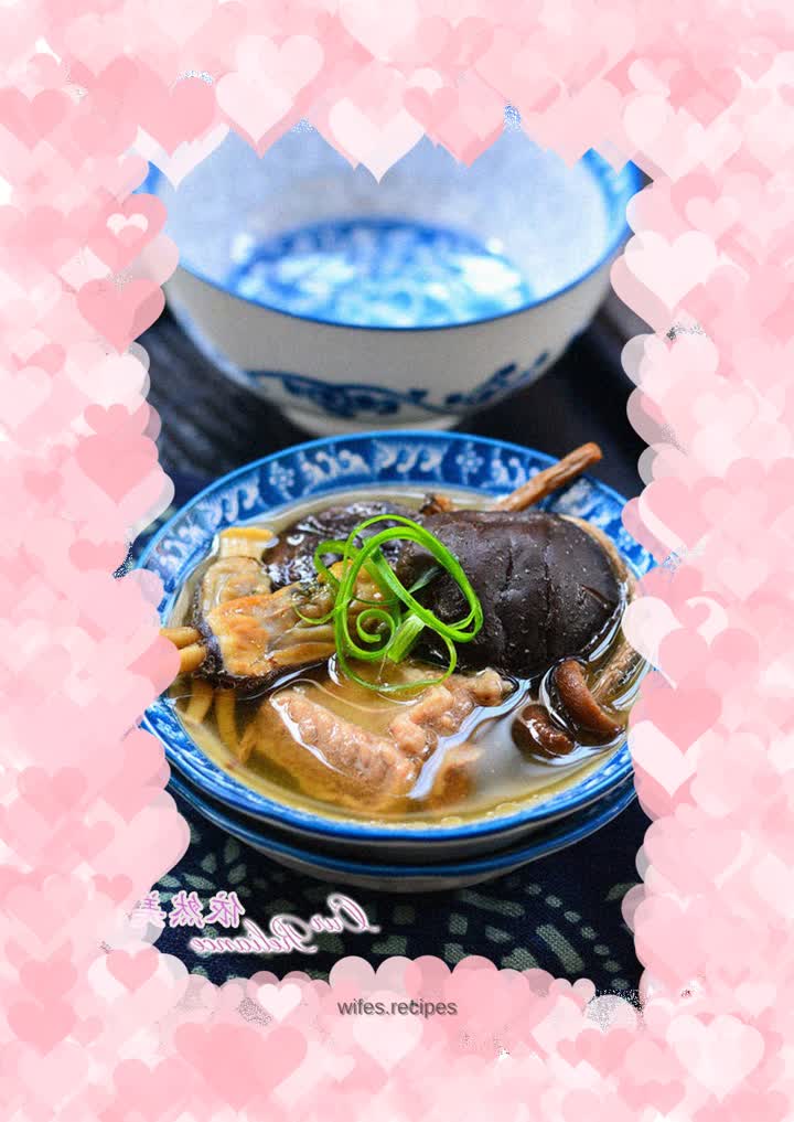 Dried razor clams stewed with mushroom soup