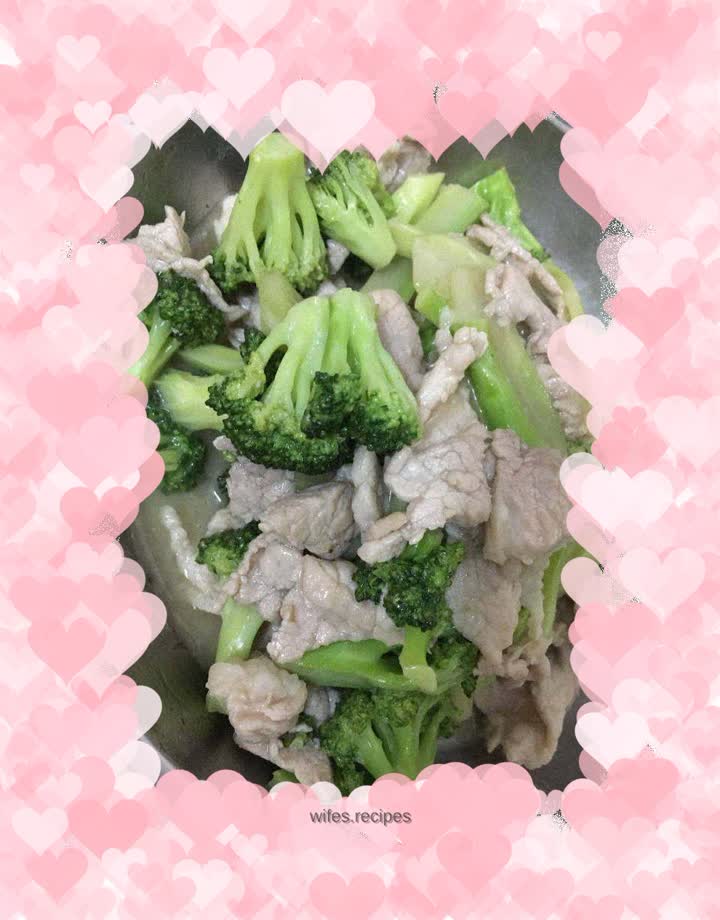 Stir-fried pork slices with broccoli