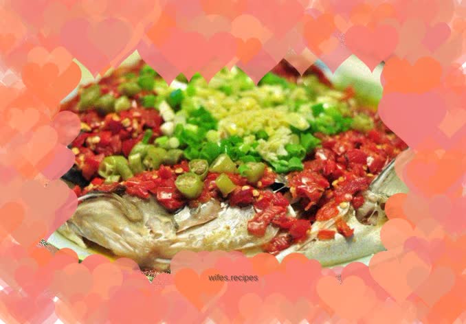 Fish head with chopped pepper