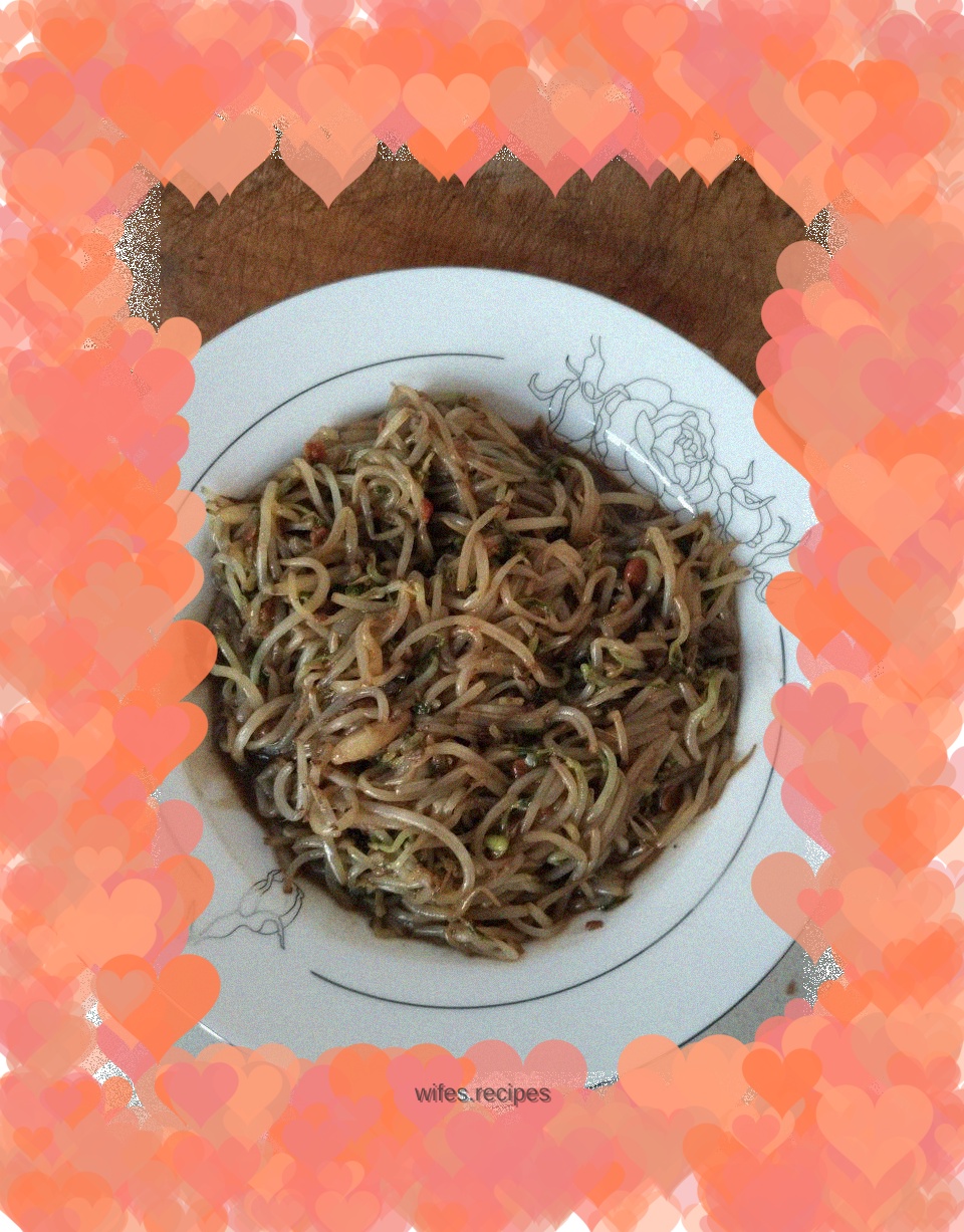 Stir-fried bean sprouts