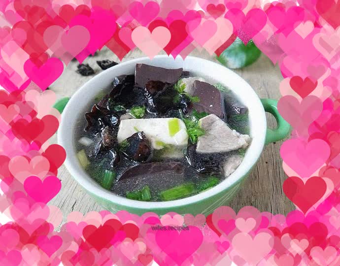 Fungus and pig blood soup