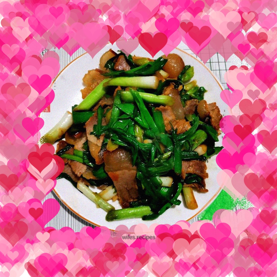 Stir-fried bacon with garlic