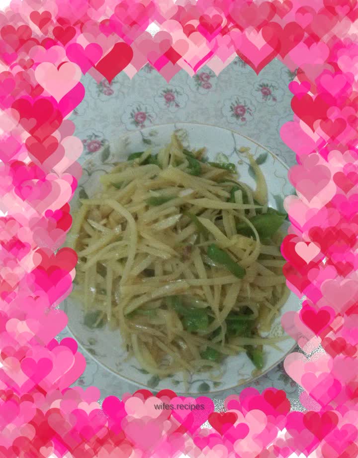 Homemade green pepper and potato shreds