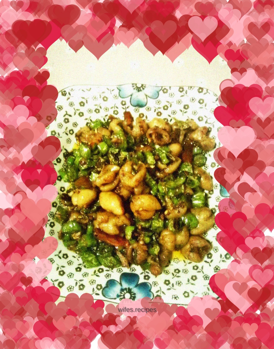 Stir-fried pork sausage with hot pepper