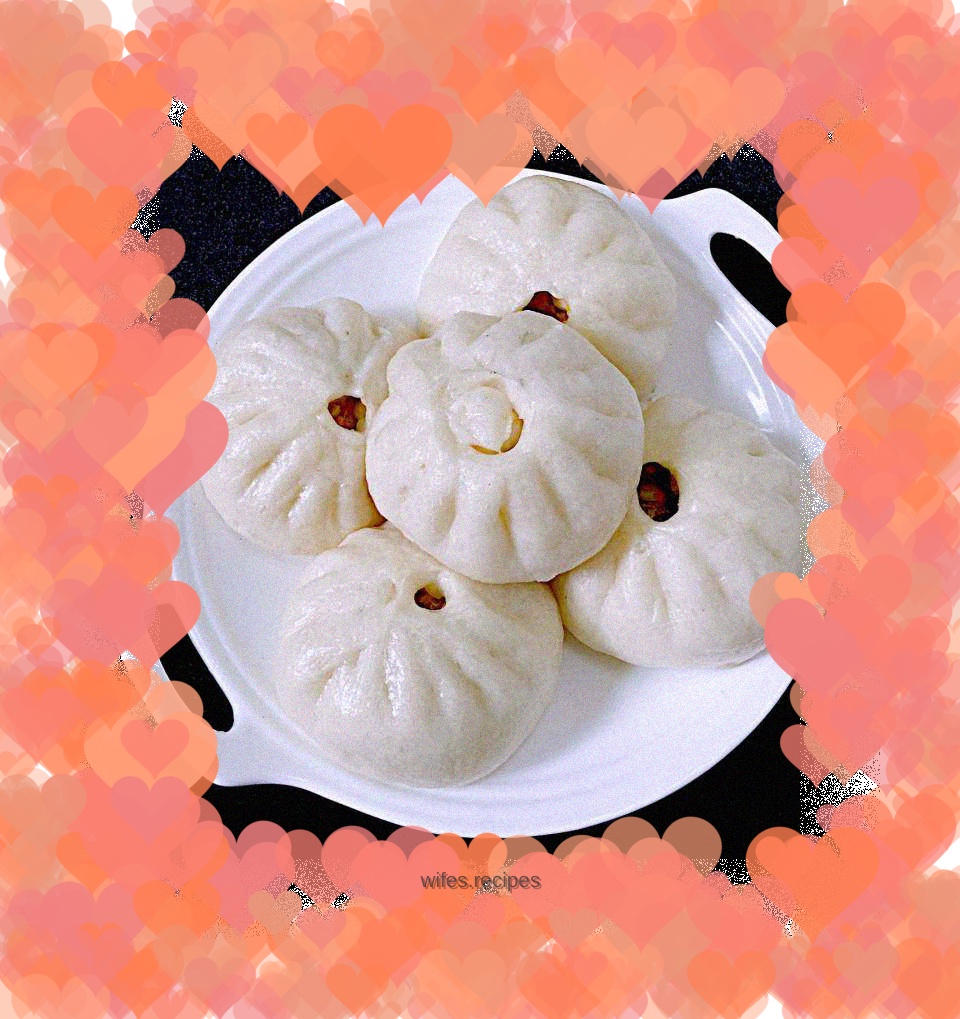 Pork buns with mushrooms and carrots