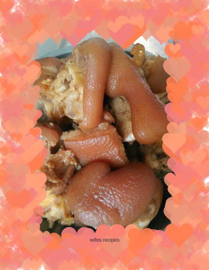 Braised pork trotters