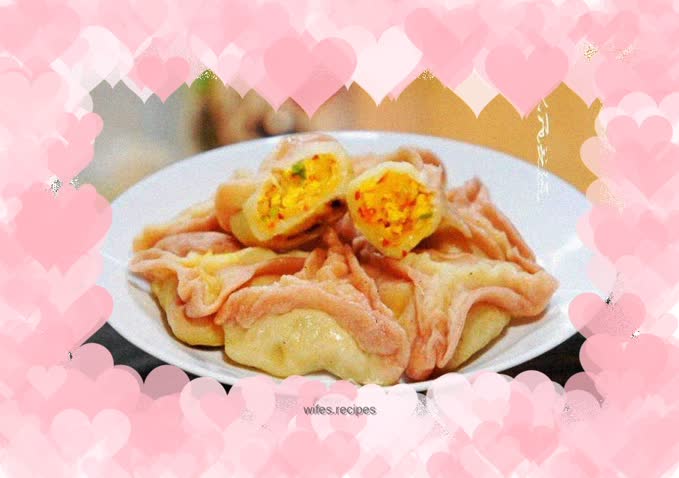 Fried buns with soup noodles and vegetarian filling