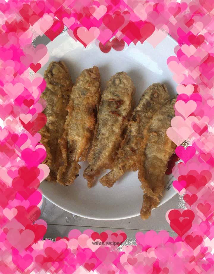 Dry fried small yellow croaker