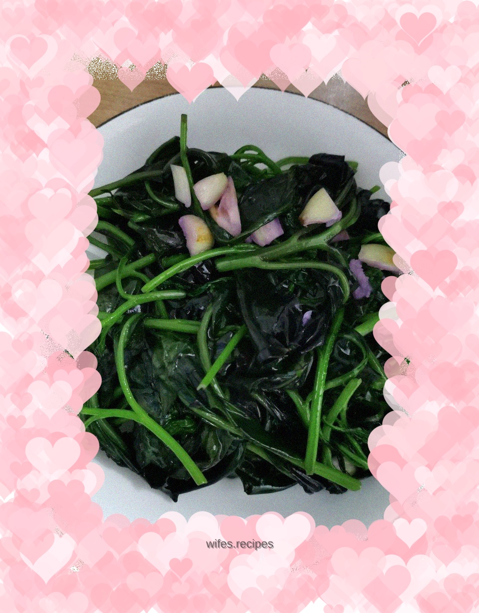 Stir-fried purple cabbage with garlic
