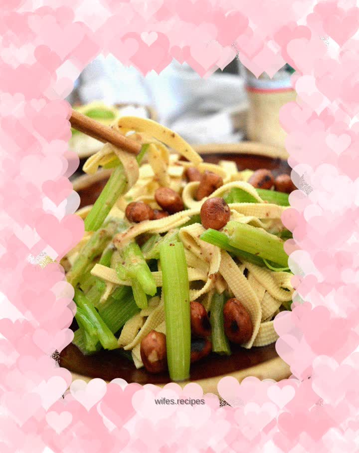 Mixed with 1,000 pieces of celery