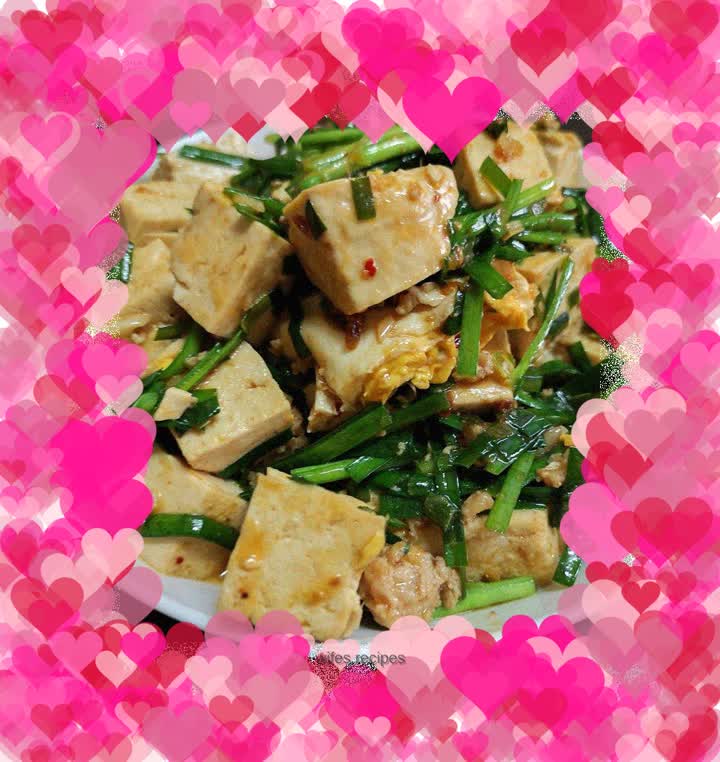 Stir-fried aged tofu with minced meat, eggs and leeks
