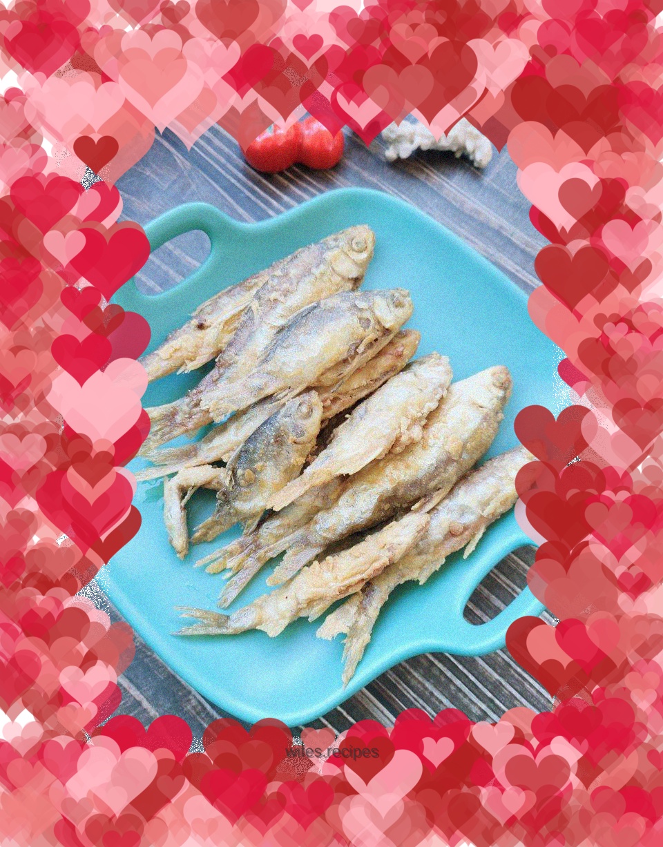 Crispy fried river fish