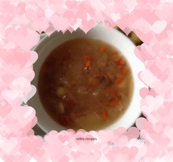 Tremella, Lotus Seed and Red Date Soup