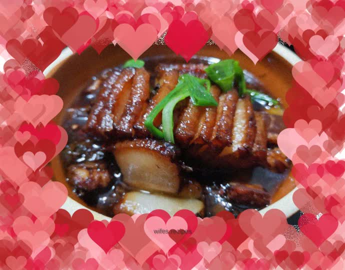 Mini version of braised pork with pickled vegetables