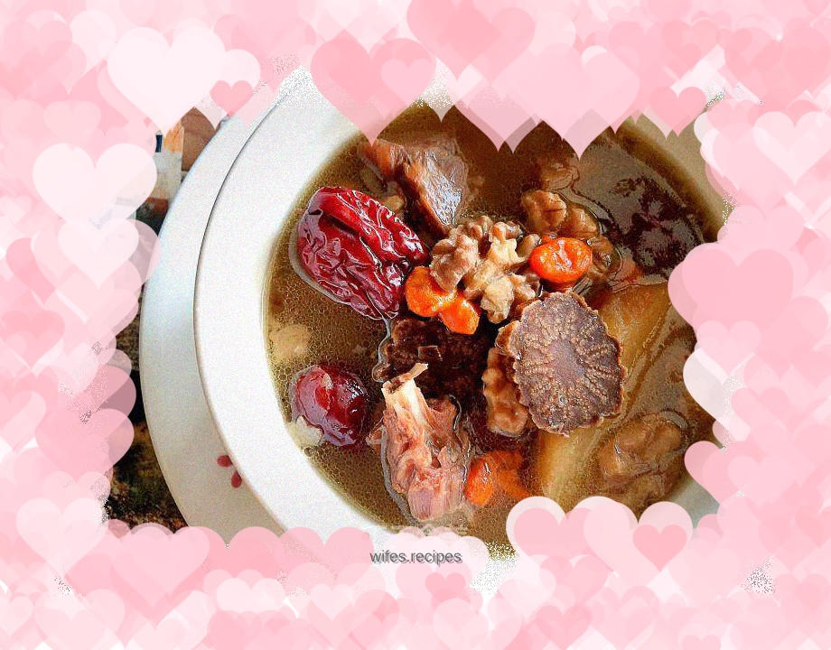 Braised chicken with cistanche and walnuts